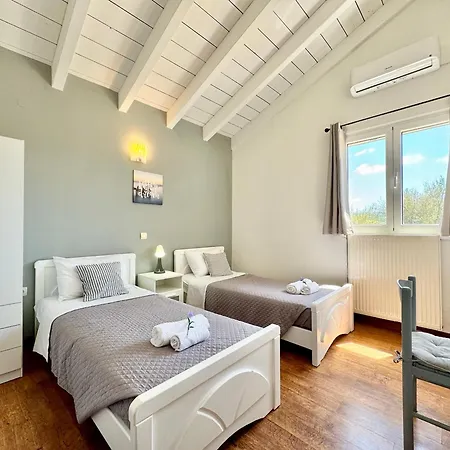 Rubina Sidari With Private Pool By Dadovillas Velonádes