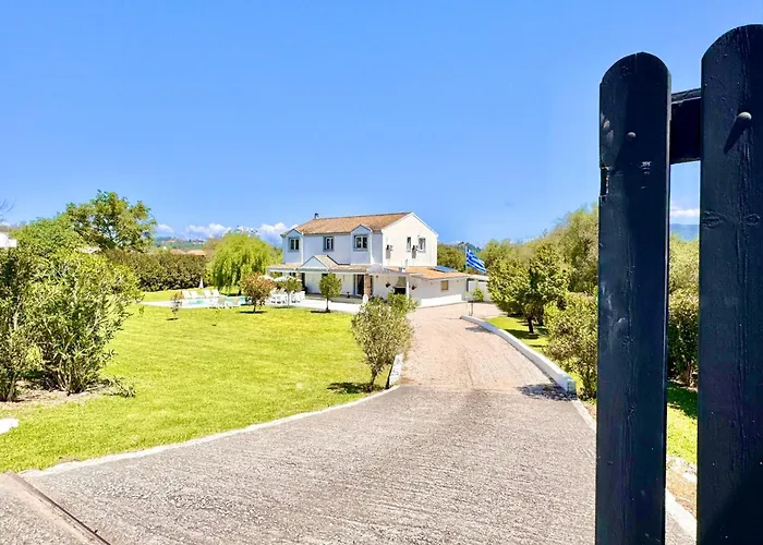 ヴィラ Rubina Sidari With Private Pool By Dadovillas Velonádes